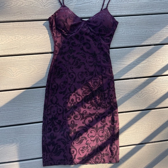 Maroon purple dress with sparkle pattern bodycon - Picture 2 of 8